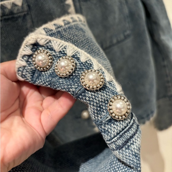 Adorable Jean jacket with pearl buttons size S - Picture 3 of 6